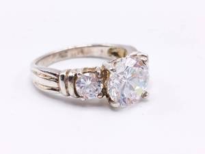 lot 46 image: Ladies Stylish Estate Ring in Sterling Silver