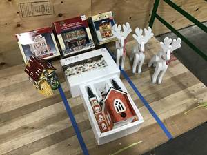 lot 7 image: Lot of Christmas Decorations