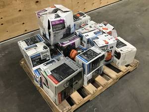 lot 16 image: Huge Lot of EVERBILT pumps