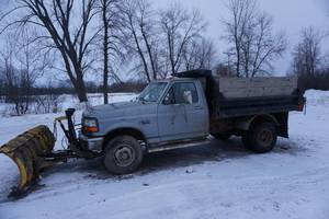 lot 2 image: 1994 Ford F-350 XL 4 x 4 Dump Truck Plow Truck
