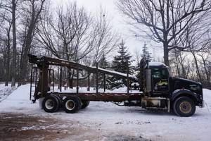 lot 1 image: 2001 Kenworth T800 Serco 7000 Log Loader Semi Truck