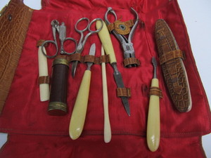 lot 13 image: Antique Travel Grooming Accessories Set wLeather Case