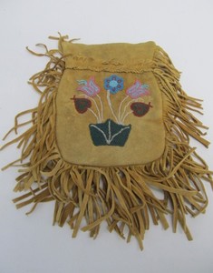 lot 14 image: Vintage Hand Made Genuine Leather Native American Style Beaded Bag