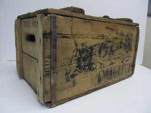 lot 18 image: Antique Prohibition Era FITGERS Duluth Beer Crate