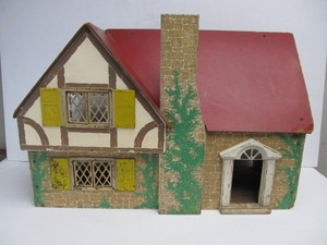 lot 23 image: Vintage 1940s Era Dollhouse