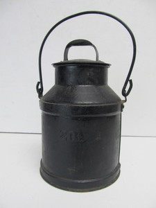 lot 24 image: Old Vintage 2 Quart Metal Coal Bucket