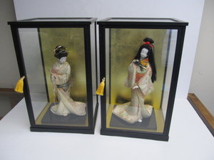 lot 52 image: Pair of High Quality Large Japanese Geisha Dolls wDisplay Cases