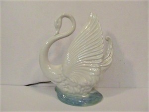 lot 62 image: Working Vintage Mid Century Swan TV Lamp