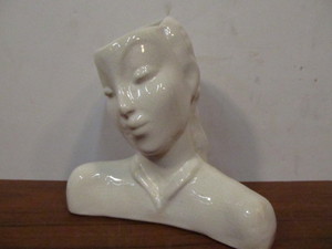 lot 65 image: Vintage Art Pottery Lady Head Vase