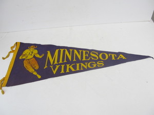 lot 6 image: Original Early 1960s MN VIKINGS Full sized Felt Pennant