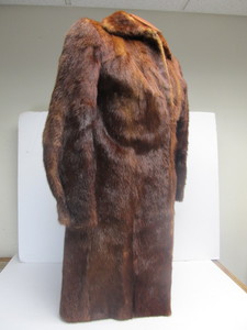 lot 80 image: Vintage Genuine Beaver 34 Length Ladies Fur Coat - Size Large
