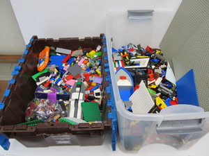 lot 122 image: Lot of 38lbs of Legos