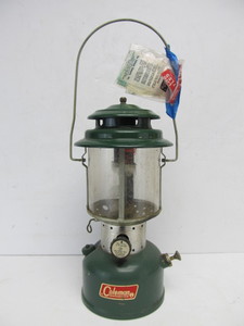 lot 123 image: Vintage COLEMAN Lantern - 1968 