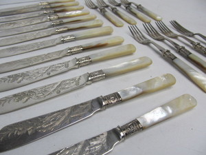 lot 128 image: Beautiful Set of Antique Hallmarked Flatware by Lee & Wigfull