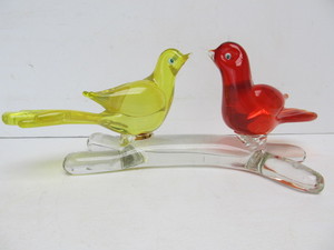 lot 133 image: Hand Blown Studio Art Glass Red & Yellow Bird on Branch Sculpture