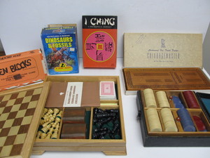lot 135 image: GRoup of Assorted Vintage etc Games - Chess Cribbage etc