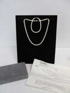 lot 159 image: Vintage Genuine Pearl Necklace & Bracelet w 14K Gold Clasps