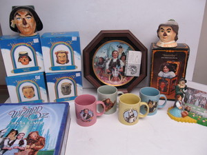 lot 162 image: Lot of WIZARD OF OZ Collectibles Mugs etc