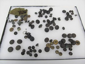 lot 177 image: Collection of Antique & Vintage US Military Uniform Buttons