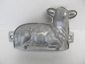 lot 145 image: Large Vintage Cast Aluminum Sheep Mold