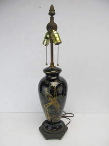lot 146 image: Very Nice Antique Oriental Style Table Lamp wBird Motif