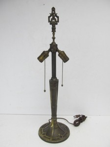 lot 147 image: Antique Brass BRADLEY & HUBBARD 1920s Table Lamp