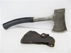 lot 148 image: Vintage GREAT NECK Hatchet w Original Leather Head Cover