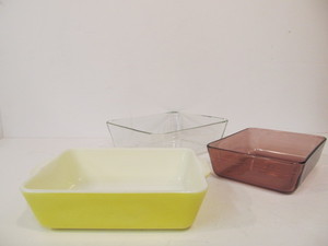 lot 201 image: 3 Nice Pyrex Refridgerator Dishes