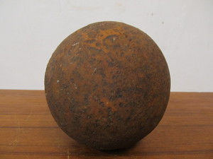 lot 224 image: Antique Exploding Cannon Ball