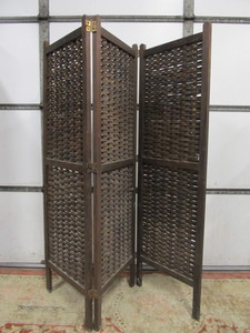 lot 228 image: Vintage Woven Splint Wooden Room Divider Screen