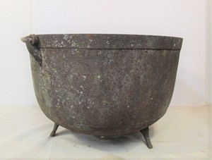 lot 244 image: LARGE Vintage Cast Iron CauldronGrill
