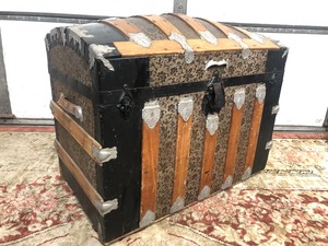 lot 2 image: Very Nice Antique Dome Top Trunk