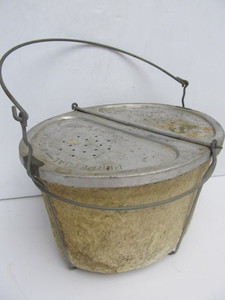 lot 96 image: Vintage 1950s Keading Perpetual-Wiggle Minnow Bucket