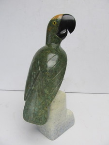 lot 99 image: Very Cool Vintage Genuine StoneOnyx Carved Parrot Sculpture