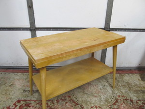lot 252 image: Mid Century Tiered Hallway or Side Table