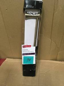 lot 94 image: Lahara 18 in. Towel Bar in Champagne Bronze in good condition