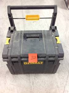lot 32 image: ToughSystem DS450 22 in. 17 Gal. Mobile Tool Box USED