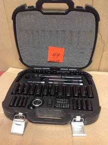 lot 44 image: Husky 38 in. Drive 100-Position Universal SAE and Metric Mechanics Tool Set (60-Piece) MISSING PCS