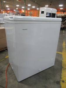 lot 229 image: Hotpoint 5.1-cu ft Manual Chest Freezer (White) HHM5SMWW - USED, Works, Needs a good cleaning
