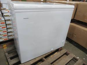 lot 230 image: Hotpoint 7.1-cu ft Manual Chest Freezer (White) HHM7SMWW - Like New, In nice working condition.