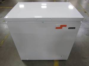 lot 121 image: Magic Chef 7.0 cu. ft. Chest Freezer in White HMCF7W3
