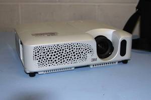lot 5 image: 3M X55i Digital 2000-Lumen Portable XGA Computer Gaming & Home Theater Projector