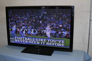 lot 29 image: Samsung 50 50 Inch HDTV 1080P Slim Profile TV  Television  Display  Monitor w Table Stand