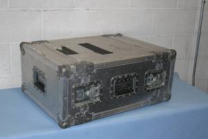 lot 58 image: Heavy Duty Hard Sided ATA Rated Travel  Shipping Road Case with Rack Mount
