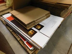 lot 246 image: Lot of Shipping Supplies