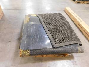 lot 249 image: Antifatigue Mats