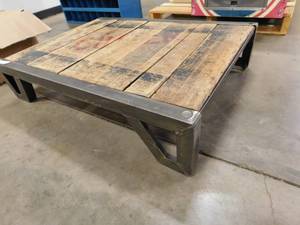 lot 257 image: Vintage Steel Frame Pallet - 38 x 28