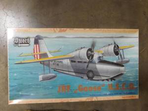 lot 311 image: 3 - Collectible Model Airplanes