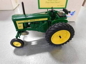 lot 315 image: Collectible John Deere 720 Model Tractor