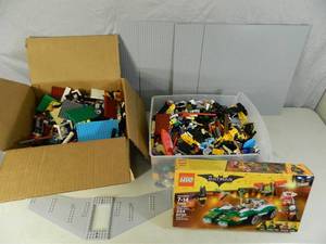 lot 16 image: Large Lot of Legos
